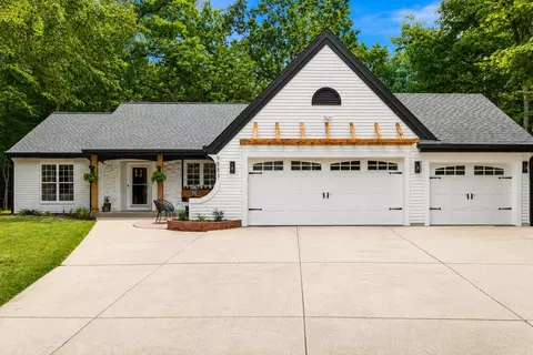 9883 S 35th, Franklin, WI 53132