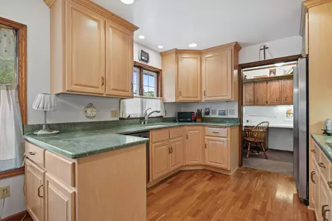 Kitchen - 239 Old Pne, Wind Point, WI 53402 photo 5 of 6