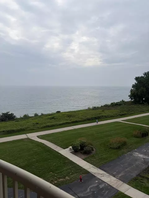 4110 S S Lk #347, Saint Francis, WI 53235