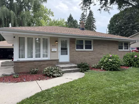 7227 Edgehill, Greendale, WI 53129