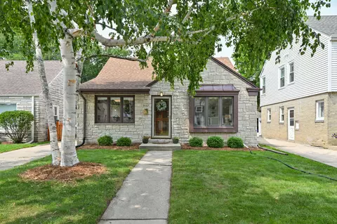 2329 N 89th, Wauwatosa, WI 53226