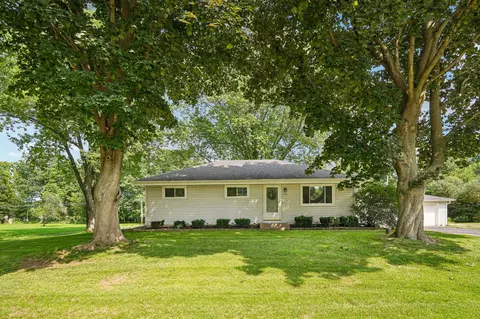 2436 S Ronke, New Berlin, WI 53151