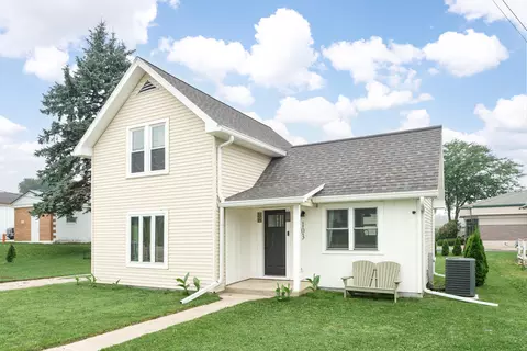 103 S Madison, Friesland, WI 53935