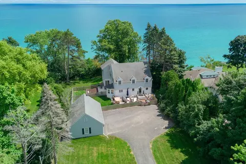 12504 N Lake Shr, Mequon, WI 53092
