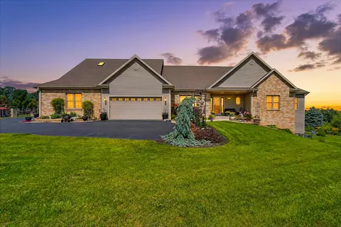 2266 Powder Hl, Erin, WI 53027