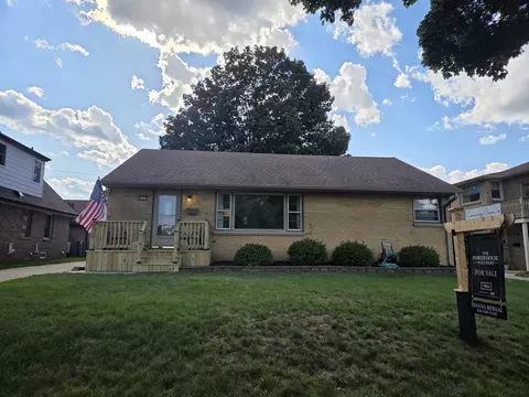2527 S 82nd, West Allis, WI 53219