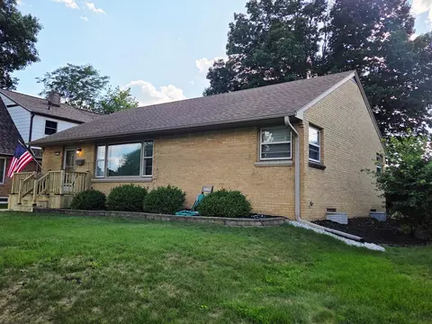 2527 S 82nd, West Allis, WI 53219