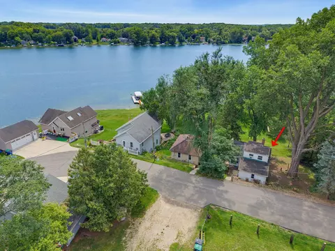 2485 N Wallace Lk, Trenton, WI 53090