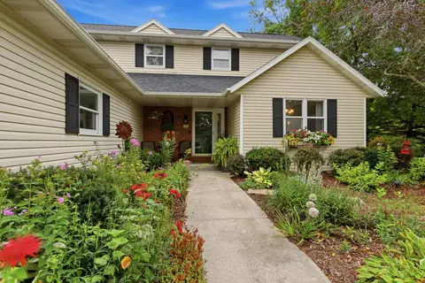 4589 Hunters Gln, Sheboygan, WI 53083