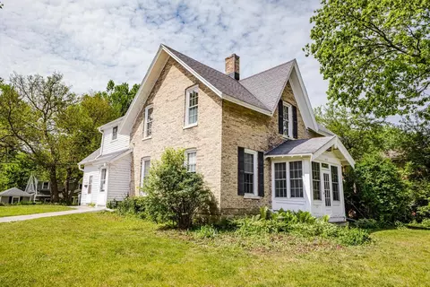 8513 W North #8515, Wauwatosa, WI 53226