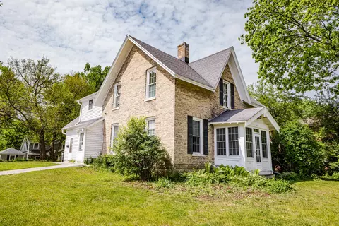 8513 W North #8515, Wauwatosa, WI 53226