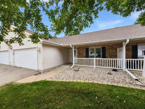 2645 Havenwood Dr #C, Oshkosh, WI 54904