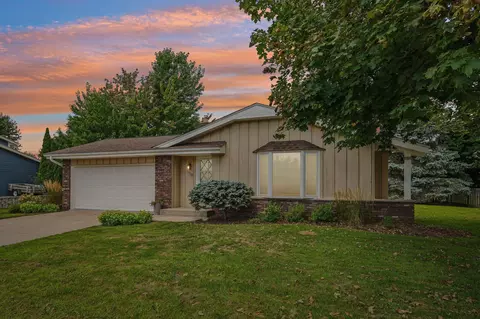 1118 Dogwood, Waukesha, WI 53189