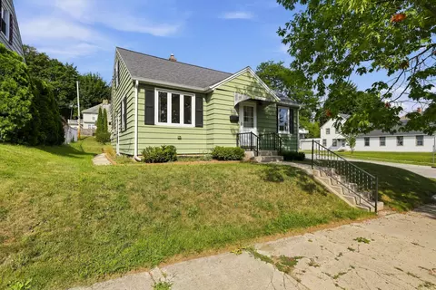 1704 S 9th, Sheboygan, WI 53081