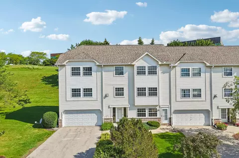 325 Kristin, Brookfield, WI 53045
