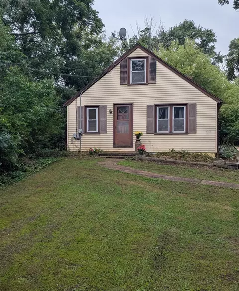 6115 S Linnie Lac, New Berlin, WI 53146