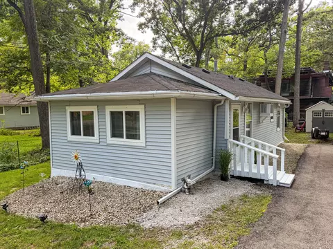 2908 Circle, Burlington, WI 53105