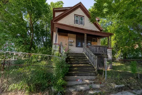 2532 W Lloyd, Milwaukee, WI 53205