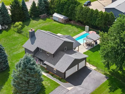 w1215 Jolly Court, Ixonia, WI 53036
