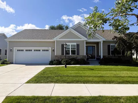 259 Silver Lk, Oconomowoc, WI 53066