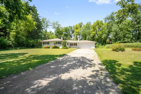 n70w39060 Foster, Lac La Belle, WI 53066