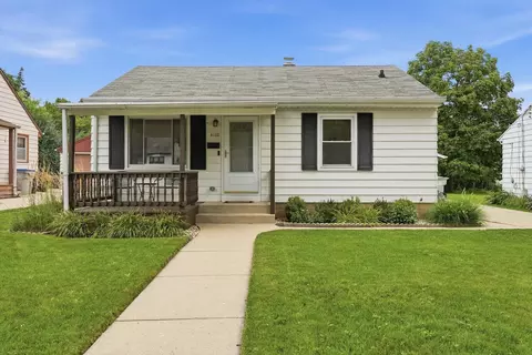 6122 W Idaho, Milwaukee, WI 53219