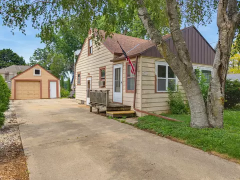 w347n5213 Elm, Okauchee, WI 53069