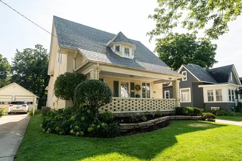 827 Oakland, Waukesha, WI 53186