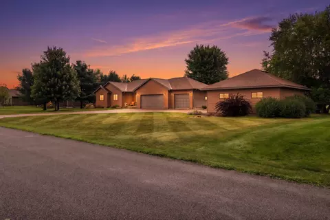 n8670 Hanson Drive, Holland, WI 54636