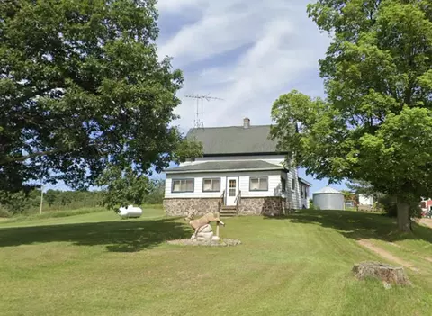 N6894 River, Morris, WI 54499