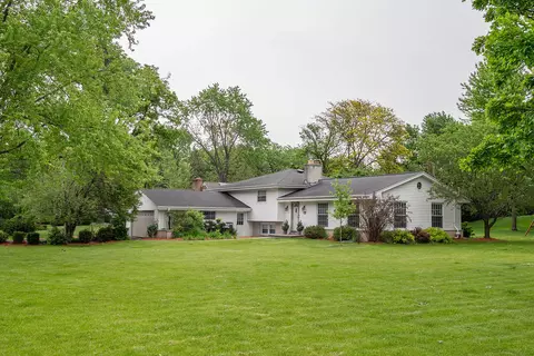 12475 Elmhurst, Elm Grove, WI 53122