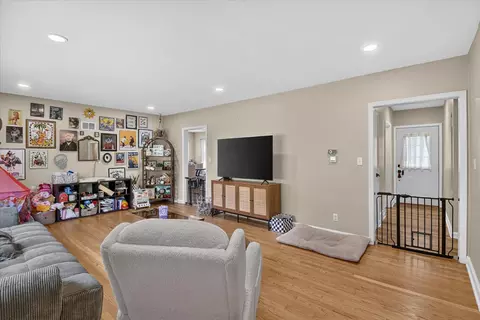 7820 W Bradley, Milwaukee, WI 53223