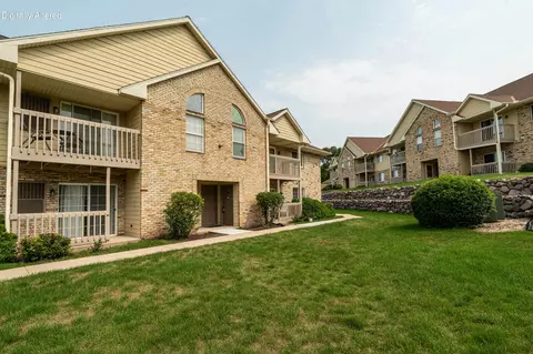 4887 Easy #16, Hartland, WI 53029