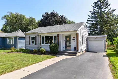 633 N Hine, Waukesha, WI 53188