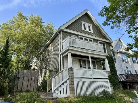 1822 E Thomas #1824, Milwaukee, WI 53211