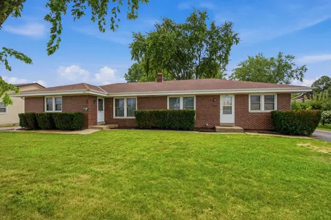 1045 W Sunset #1047, Waukesha, WI 53189