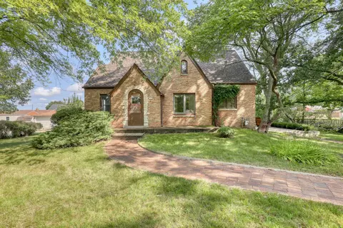 5800 W Howard, Milwaukee, WI 53220