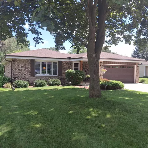 548 Oakwood, Hartland, WI 53029