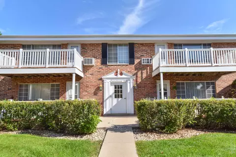 149 Linden #6, Thiensville, WI 53092