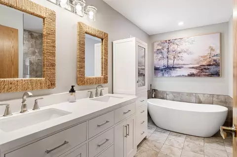 Bath - 316 Gaarder, Holmen, WI 54636 photo 1 of 5