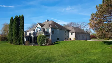 8404 S 68th, Franklin, WI 53132