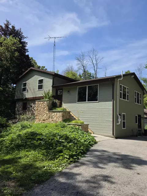 2550 Valley, Manitowoc Rapids, WI 54220