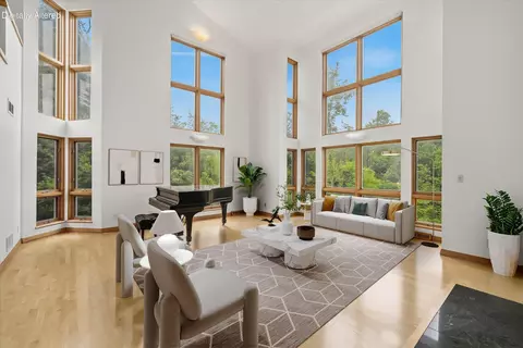 3411 W W Riv, Mequon, WI 53097