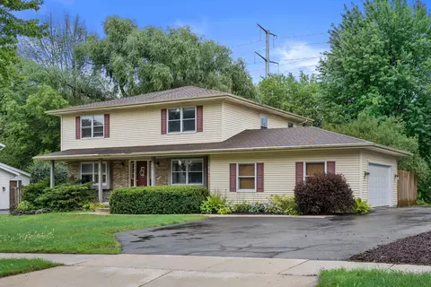 635 W Briarknoll #637, Saukville, WI 53080