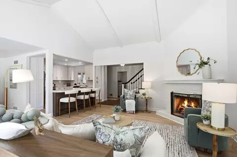 10042 N Holmes, Mequon, WI 53092