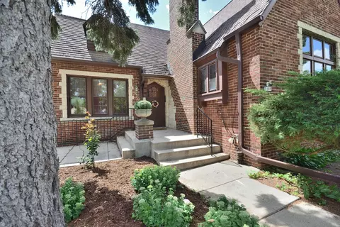 5109 W Washington, Milwaukee, WI 53208