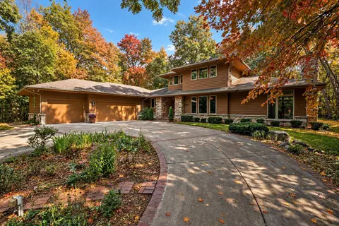 2850 S Amor, New Berlin, WI 53146