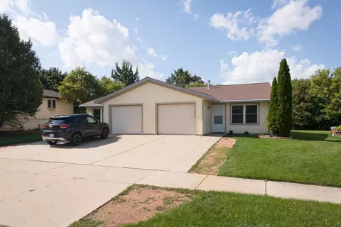 1334 Honeysuckle #1336, Hartford, WI 53027