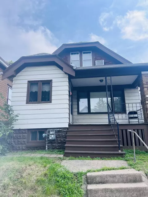 2156 S 16th, West Milwaukee, WI 53215
