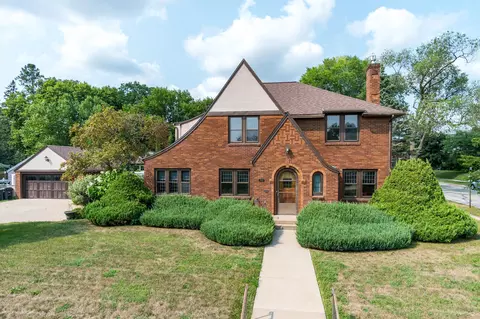 1529 Cass, La Crosse, WI 54601